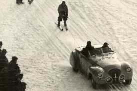 Zandvoort, januari 1940, skiwedstrijden achter de auto.